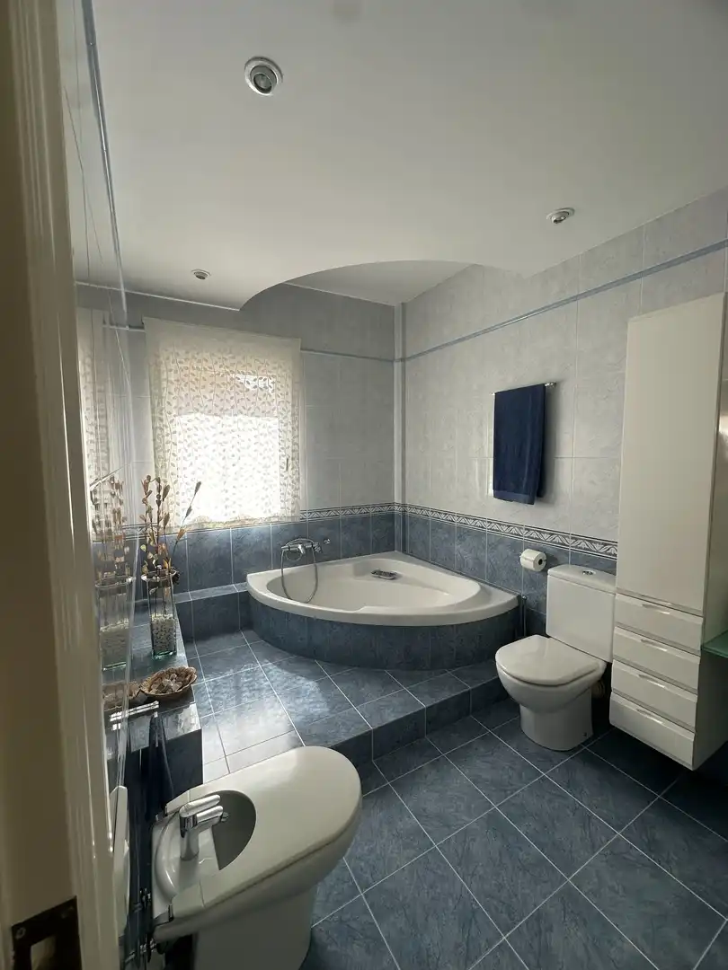 Baño de Casa o chalet en venta en Montornès del Vallès con Aire acondicionado, Calefacción y Jardín privado