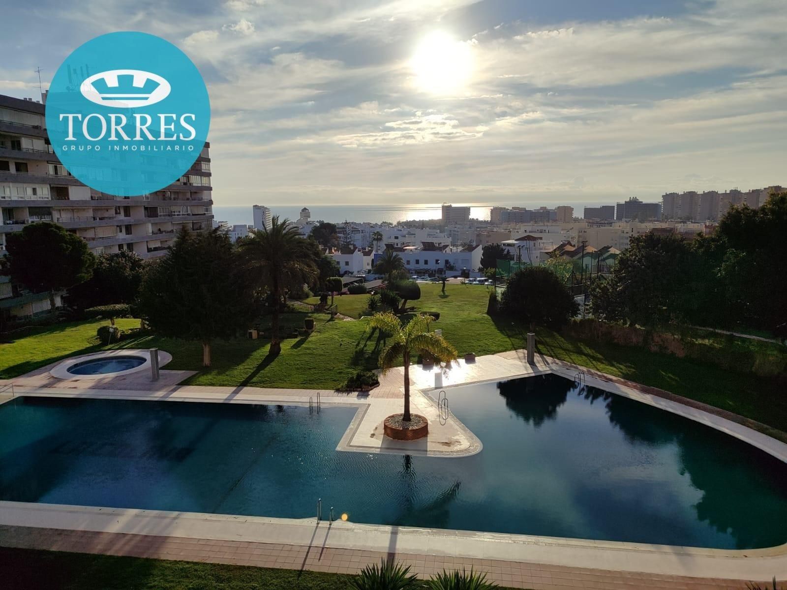 Piscina de Estudi en venda en Torremolinos amb Jardí privat, Terrassa i Piscina comunitària
