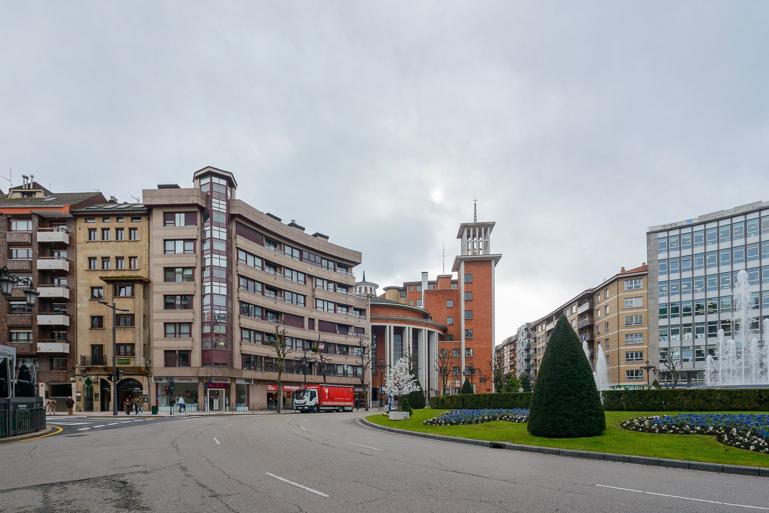 Vista exterior de Dúplex en venda en Oviedo  amb Calefacció, Parquet i Moblat