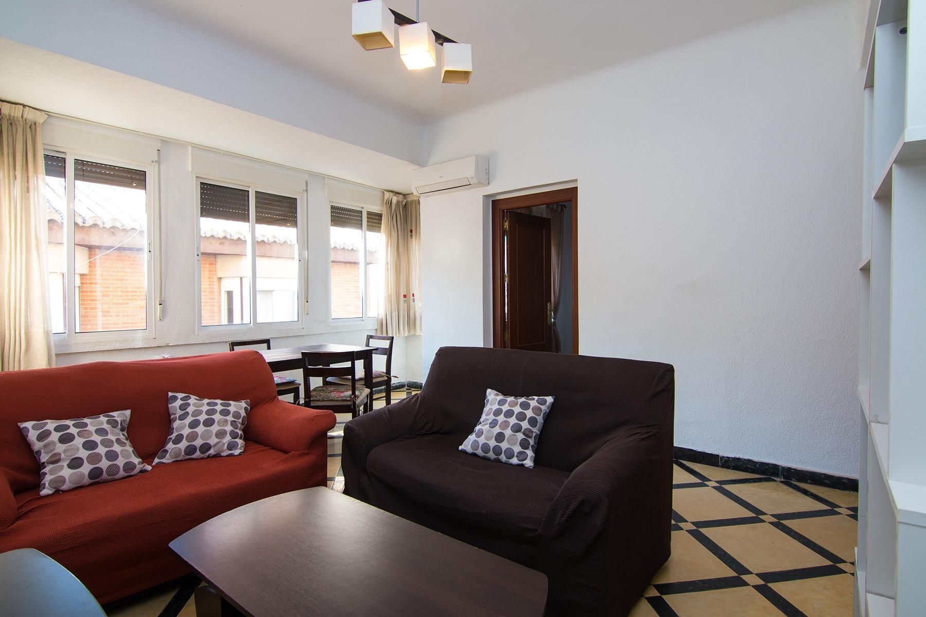 Living room of Flat for sale in  Granada Capital  with Air Conditioner