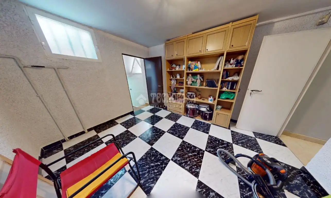 Einfamilien-Reihenhaus zum Verkauf in Leganés mit Heizung, Parkett und Terrasse