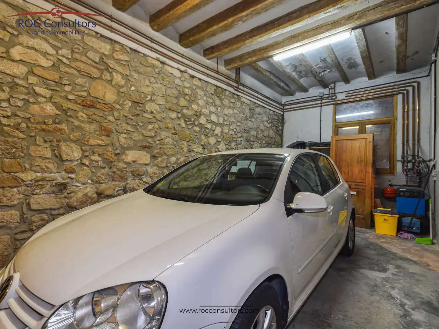Parkplatz von Einfamilien-Reihenhaus zum Verkauf in Berga mit Heizung