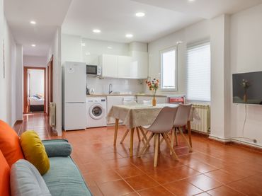 Flat with balcony to rent in Calle de la Duquesa de Villahermosa