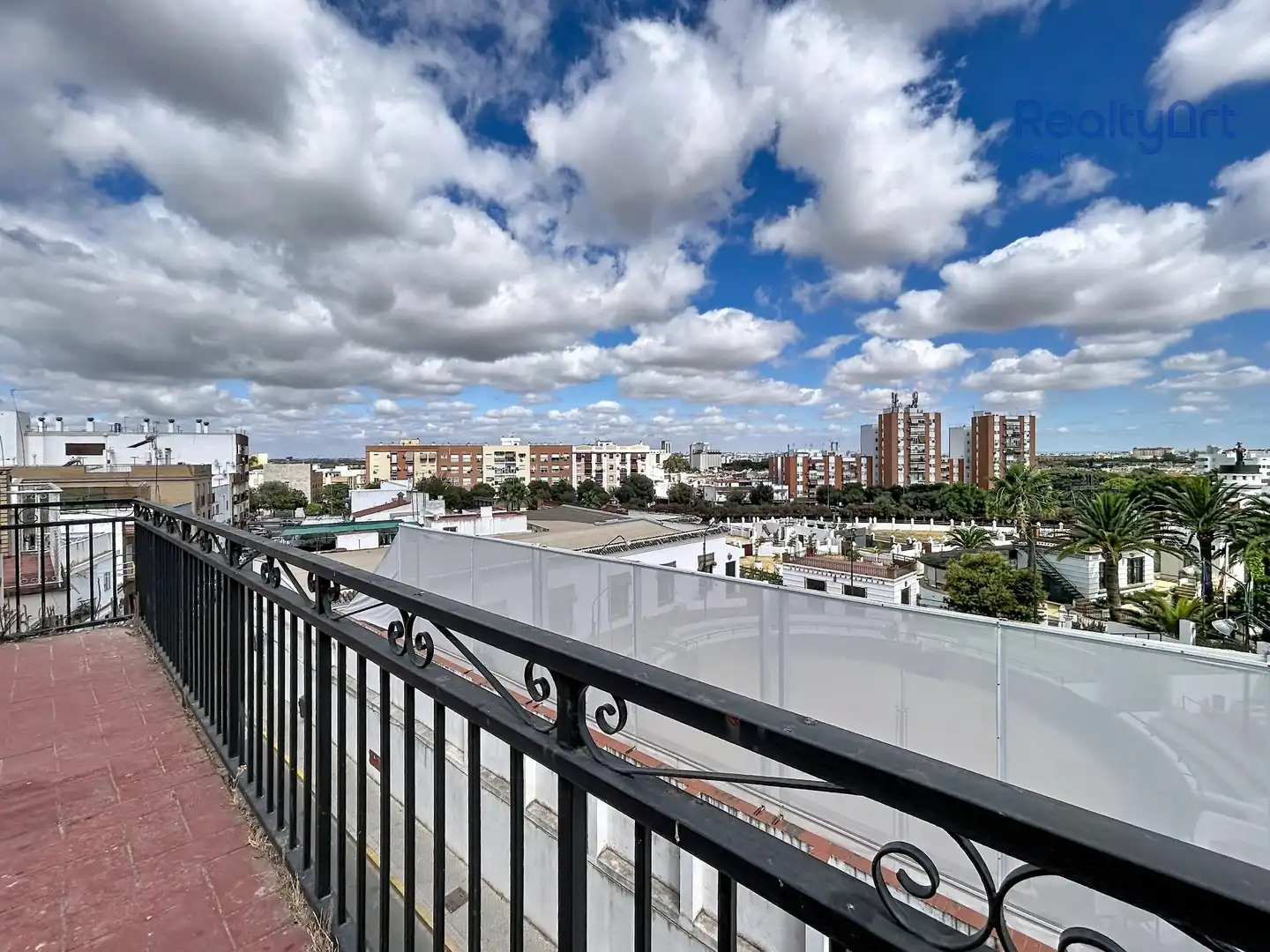 Piso con terraza en venta en Bellavista - La Palmera