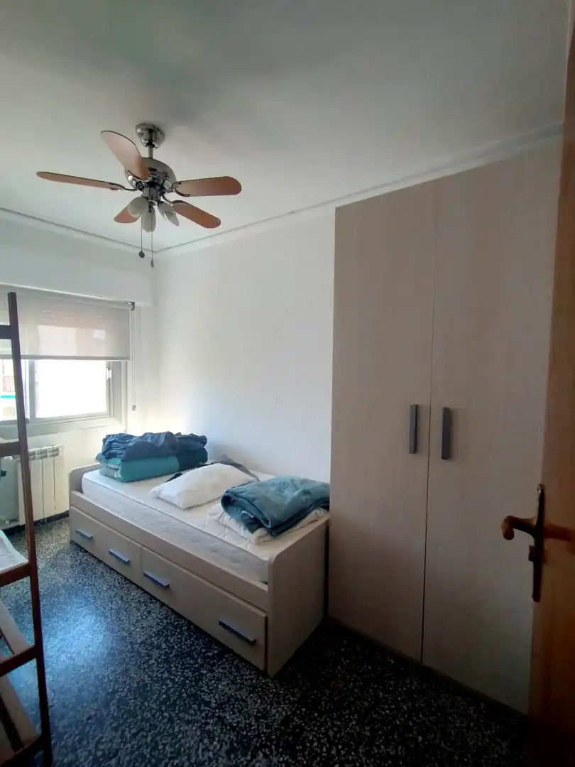 Habitación de Piso de alquiler en Zaragoza con Calefacción, Amueblado y Horno