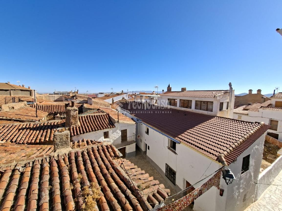 Vista exterior de Casa adosada en venda en Jérez del Marquesado amb Terrassa
