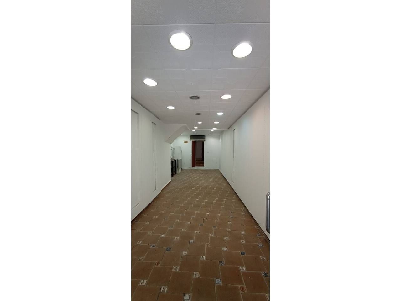 Premises for sale in Vinaròs  with Air Conditioner