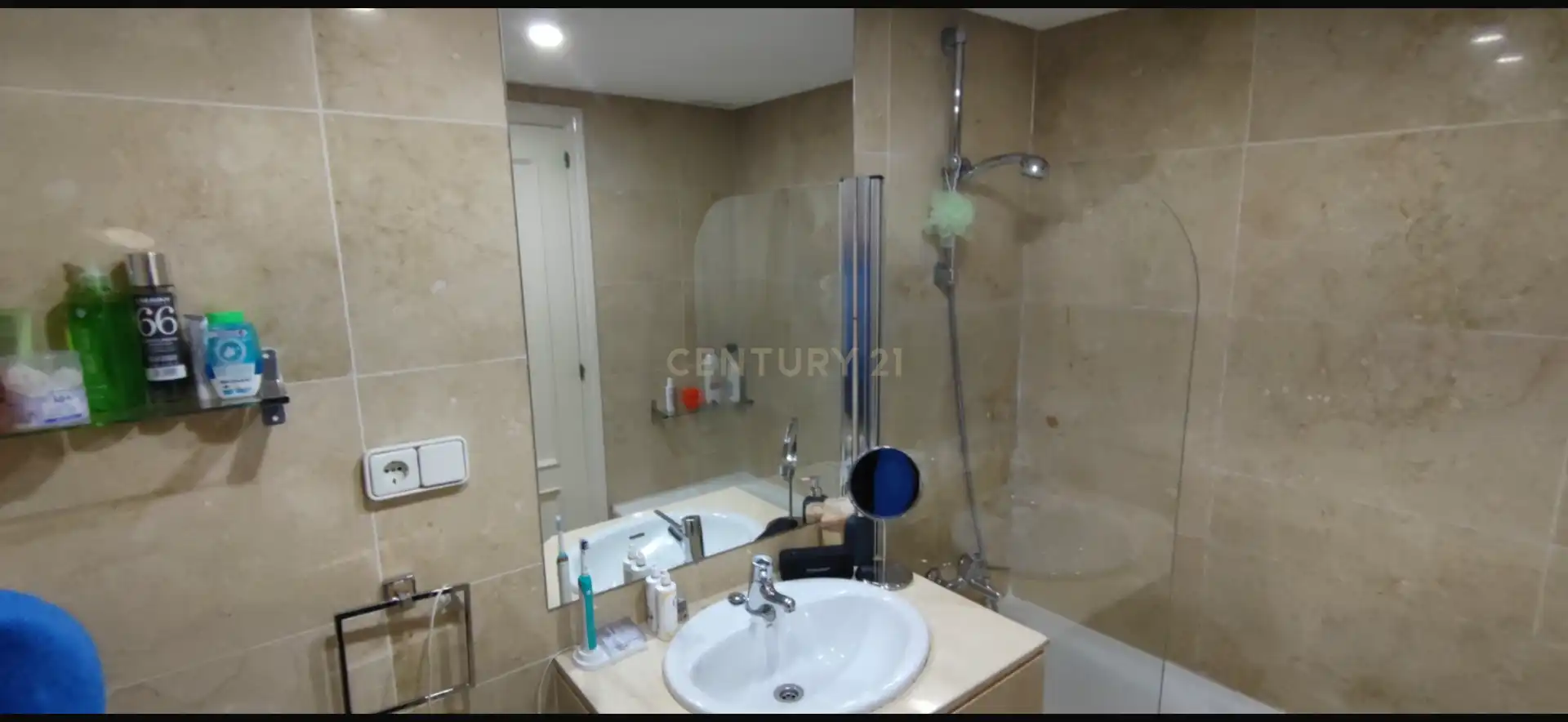 Bany de Apartament de lloguer en Las Rozas de Madrid amb Aire condicionat, Forn i Rentadora