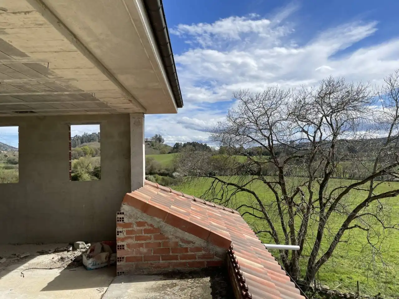 Terrassa de Casa o xalet en venda en Oviedo  amb Calefacció, Jardí privat i Terrassa