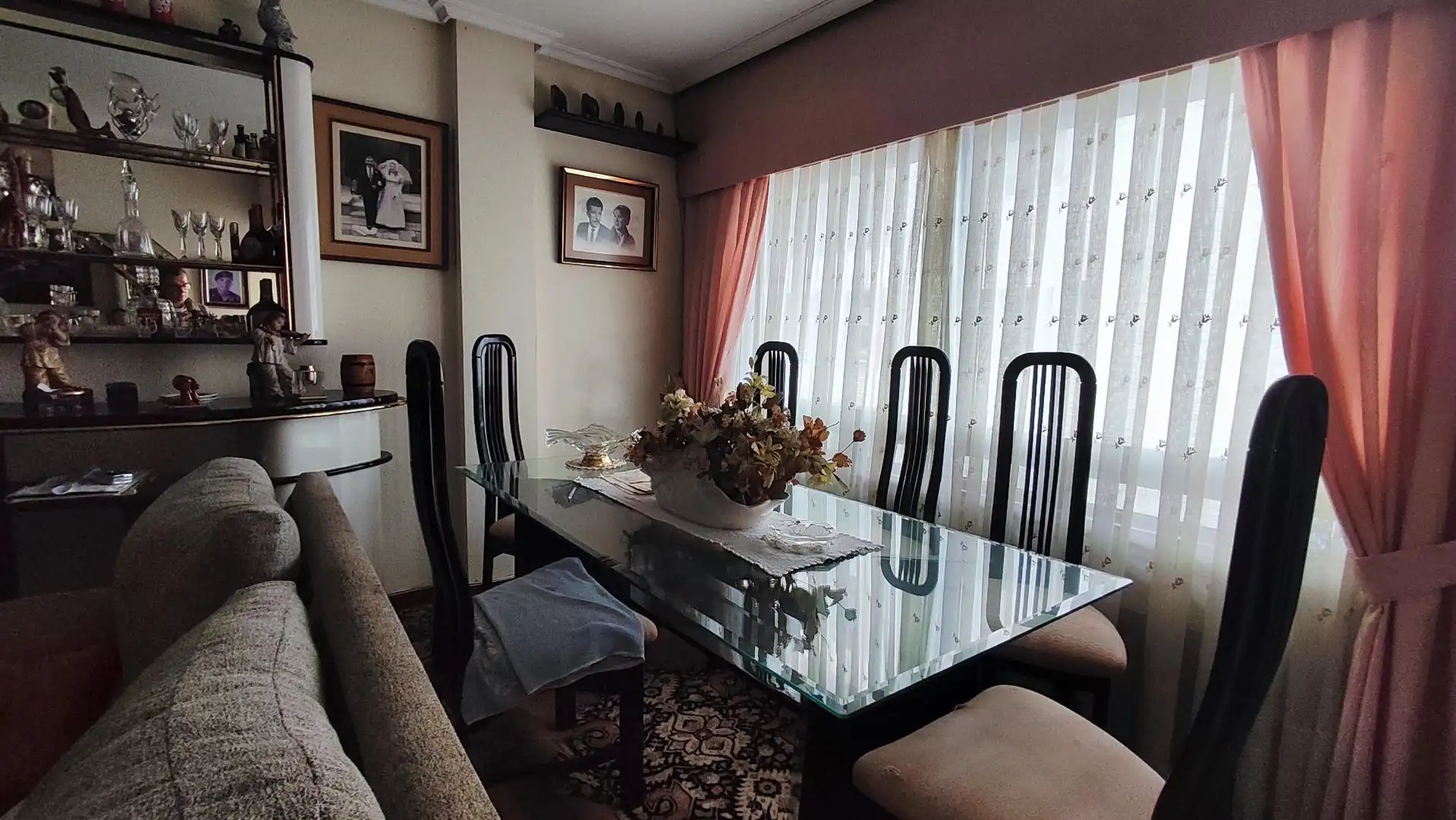 Comedor de Piso en venta en Vigo  con Calefacción, Trastero y Amueblado