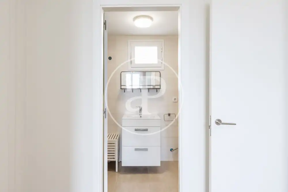 Badezimmer von Dachboden zum Verkauf in Valencia mit Klimaanlage, Heizung und Privatgarten
