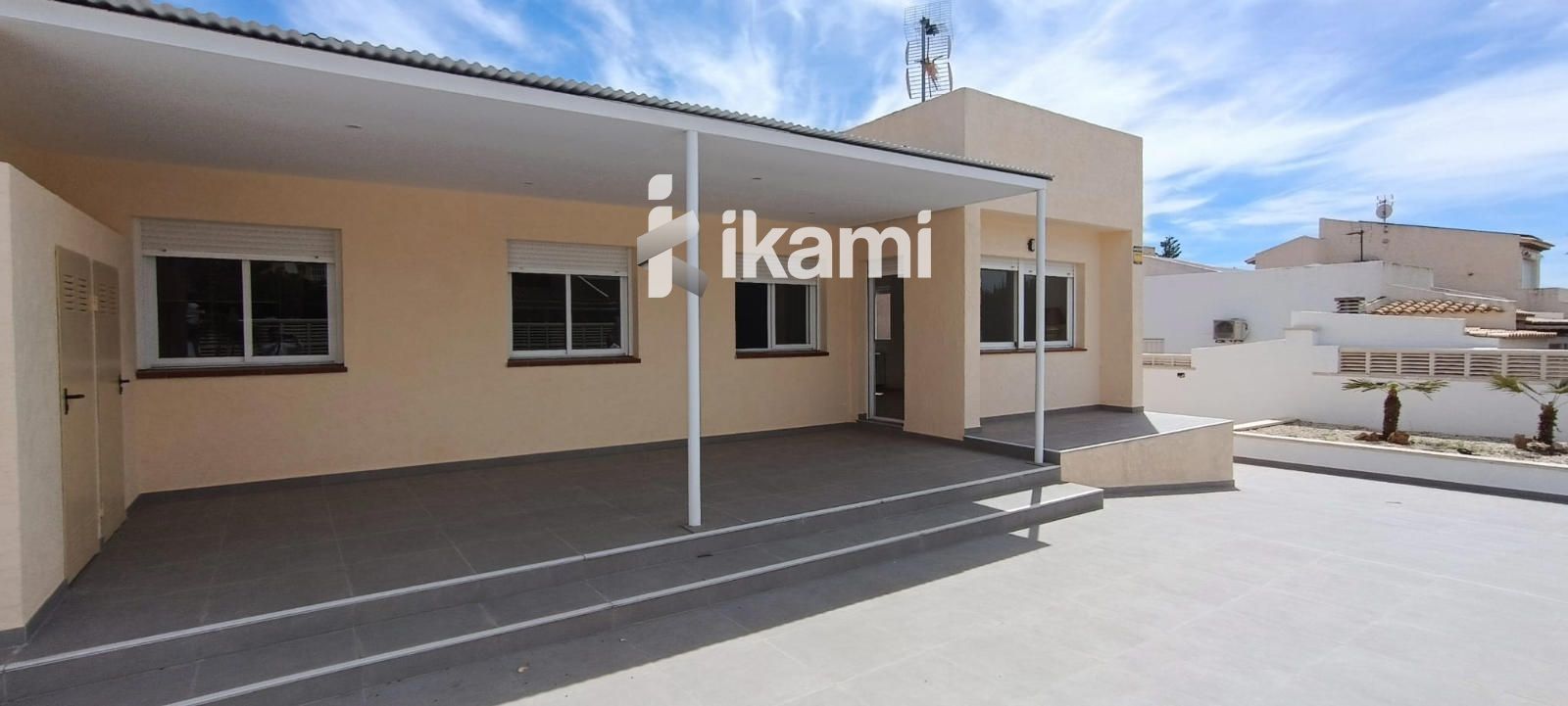 Vista exterior de Casa o xalet en venda en La Nucia amb Aire condicionat, Calefacció i Terrassa