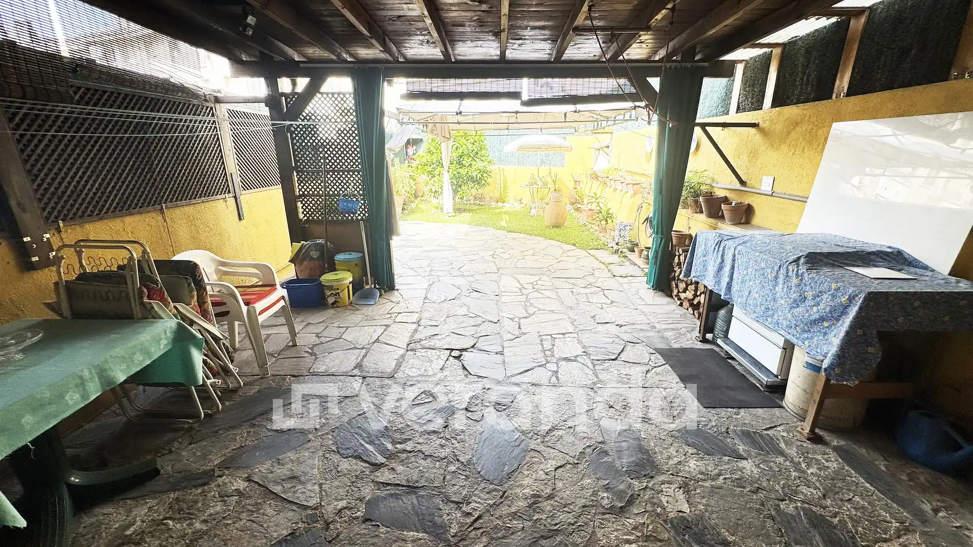 Vista exterior de Casa adosada en venda en Ripollet amb Calefacció, Traster i Balcó