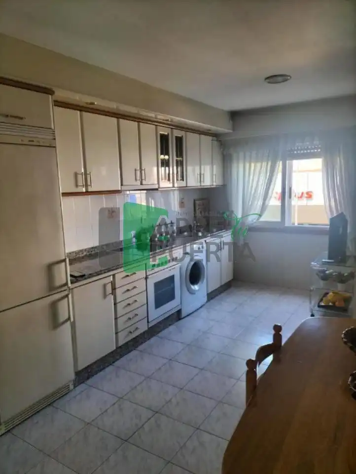Cuina de Pis en venda en Ourense Capital  amb Calefacció, Parquet i Terrassa
