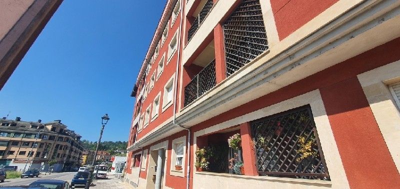 Vista exterior de Apartament en venda en Piloña amb Calefacció, Parquet i Traster