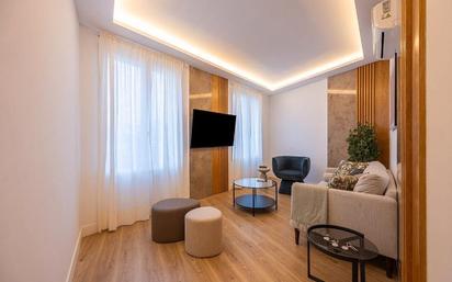 Living room of Flat for sale in  Madrid Capital  with Air Conditioner, Heating and Furnished