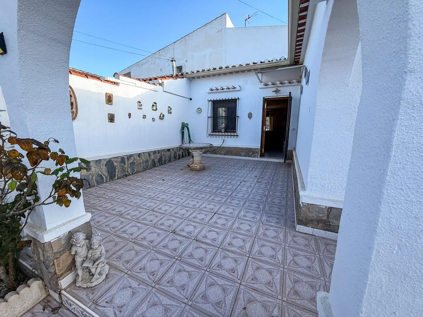 Semi-detached house with pool for sale in SALVADOR DALI, imagen 7