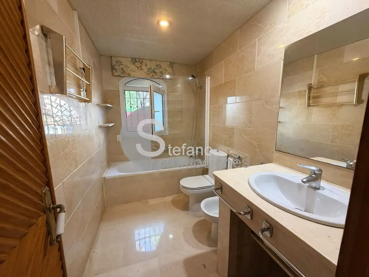 Bathroom of Detached homes for rent in Málaga  with Air Conditioner, Private garden and Terrace