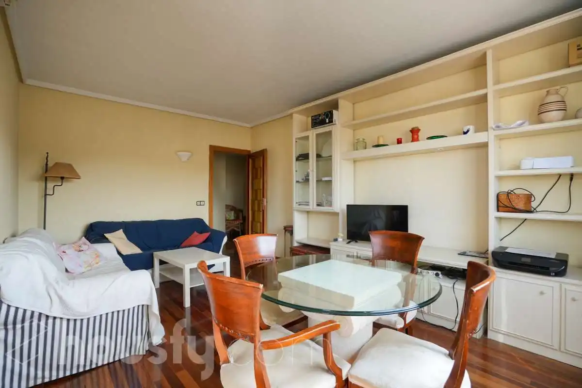 Flat for sale in Calle Santiago Rusiñol, Ciudad Universitaria