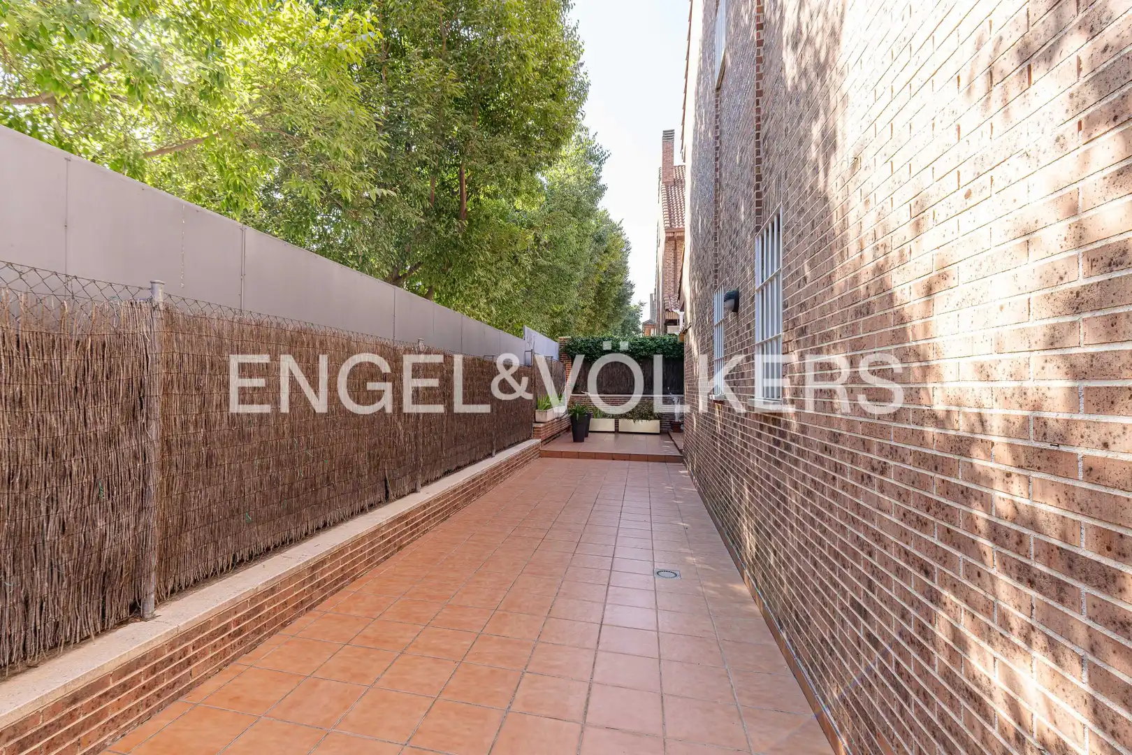 Terraza de Casa adosada en venta en Madrid con Aire acondicionado, Calefacción y Jardín privado