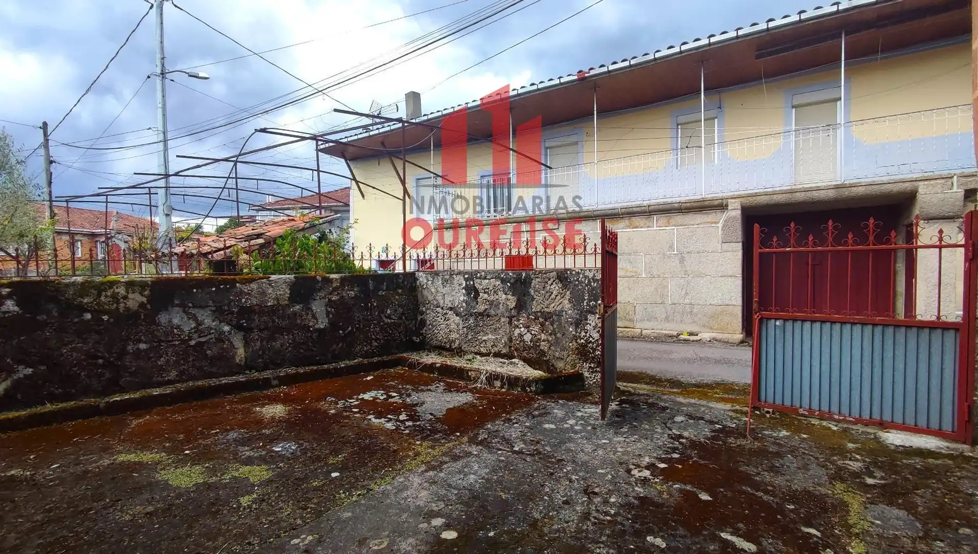 Vista exterior de Casa o chalet en venta en O Pereiro de Aguiar  con Terraza, Amueblado y Balcón