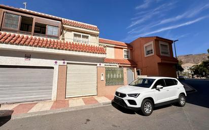 Exterior view of Single-family semi-detached for sale in Roquetas de Mar  with Air Conditioner, Terrace and Balcony