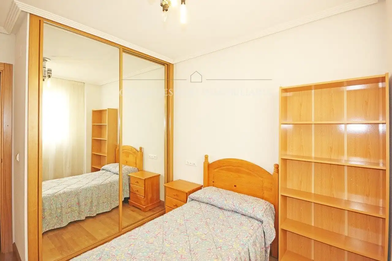 Flat for rent in Poeta Jesús Rasueros, Pizarrales