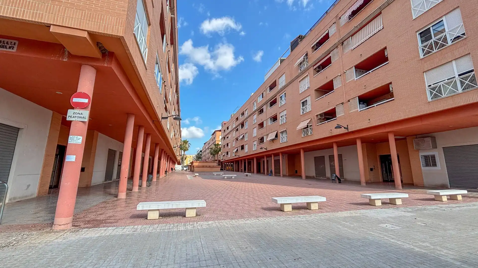 Vista exterior de Pis en venda en Sagunto / Sagunt amb Calefacció, Terrassa i Balcó