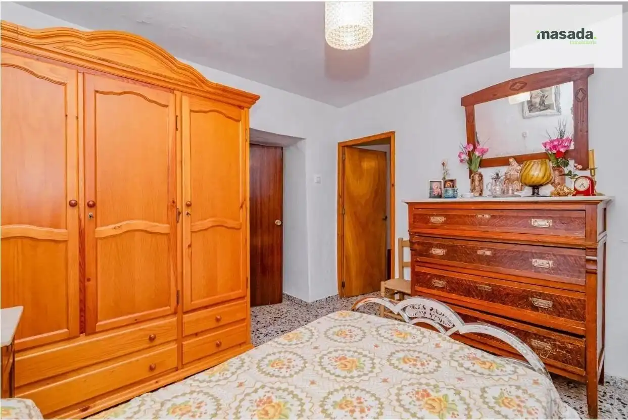 Habitación de Casa adosada en venta en Montefrío