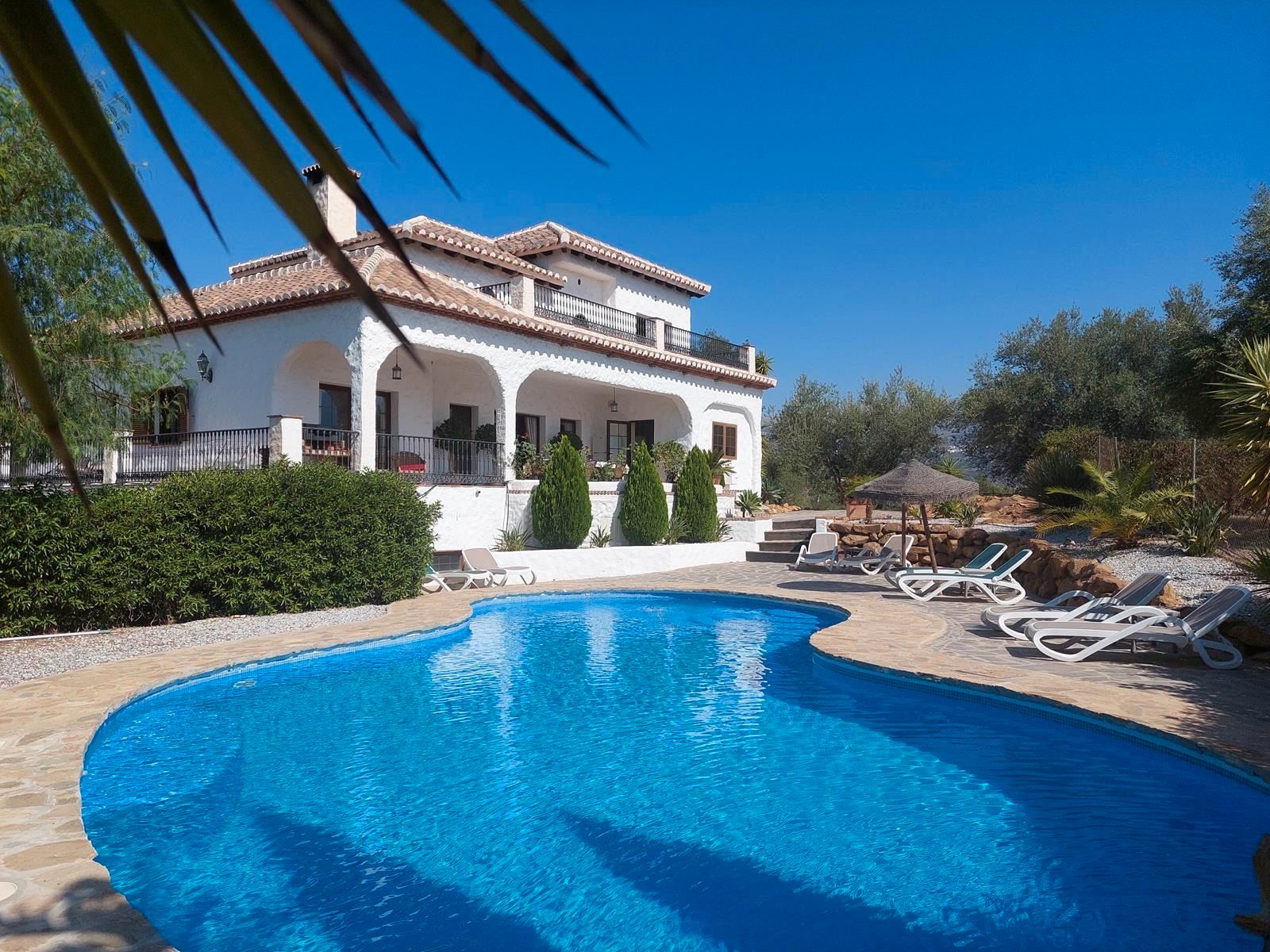 Vista exterior de Casa o xalet en venda en Periana amb Aire condicionat, Jardí privat i Terrassa