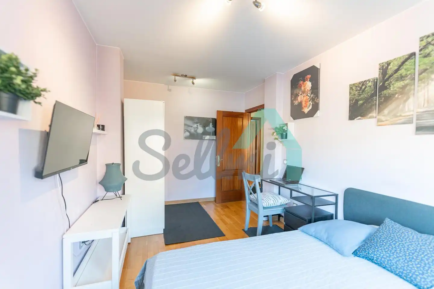 Bedroom of Flat for share in HUCA - La Cadellada