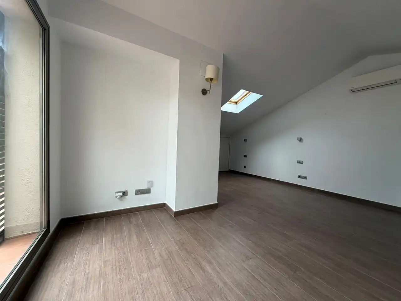 Attic for rent in Barcelona  with Air Conditioner, Parquet flooring and Terrace