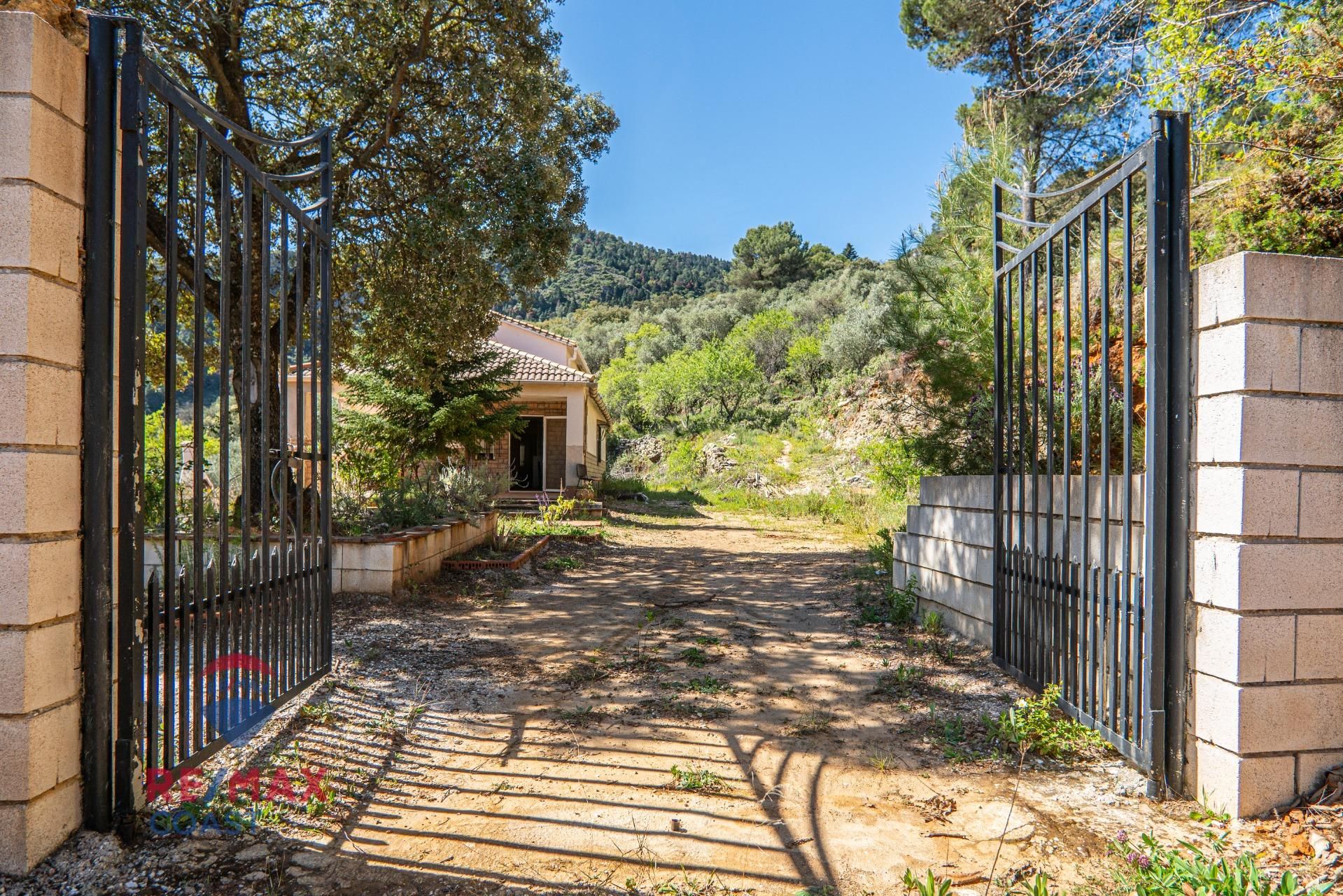 Garden of Country house for sale in Yunquera  with Private garden