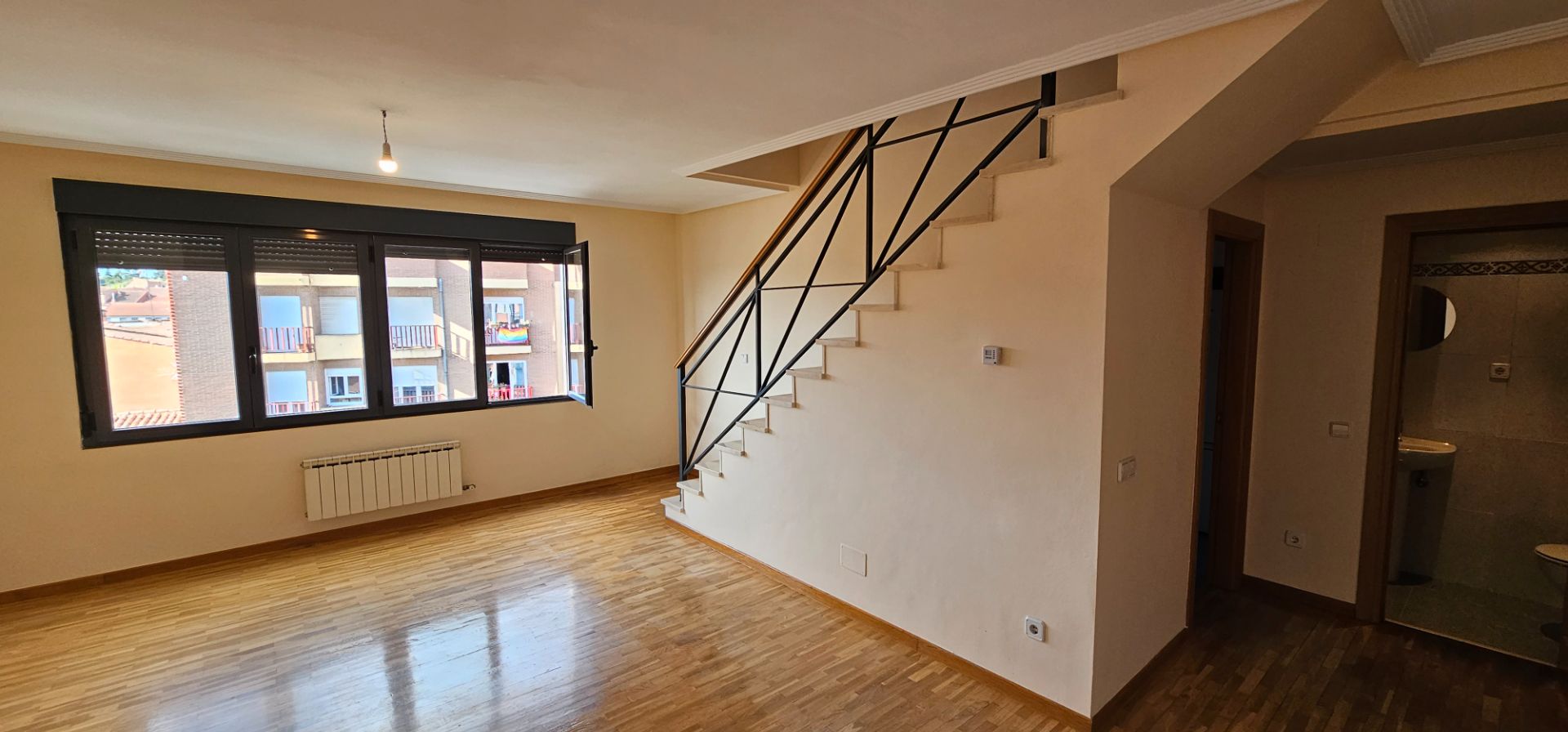 Living room of Duplex to rent in San Andrés del Rabanedo  with Heating, Storage room and Oven