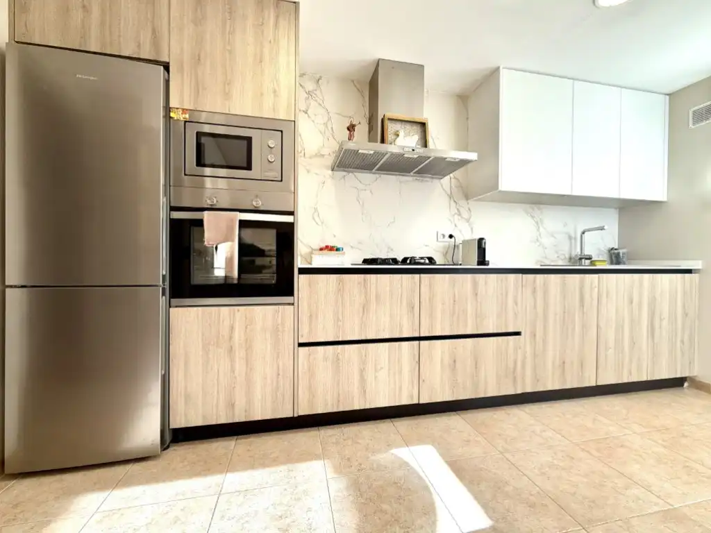 Küche von Wohnung zum Verkauf in Benicasim / Benicàssim mit Ofen und Mikrowelle