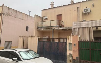 Vista exterior de Casa o xalet en venda en Burguillos amb Terrassa