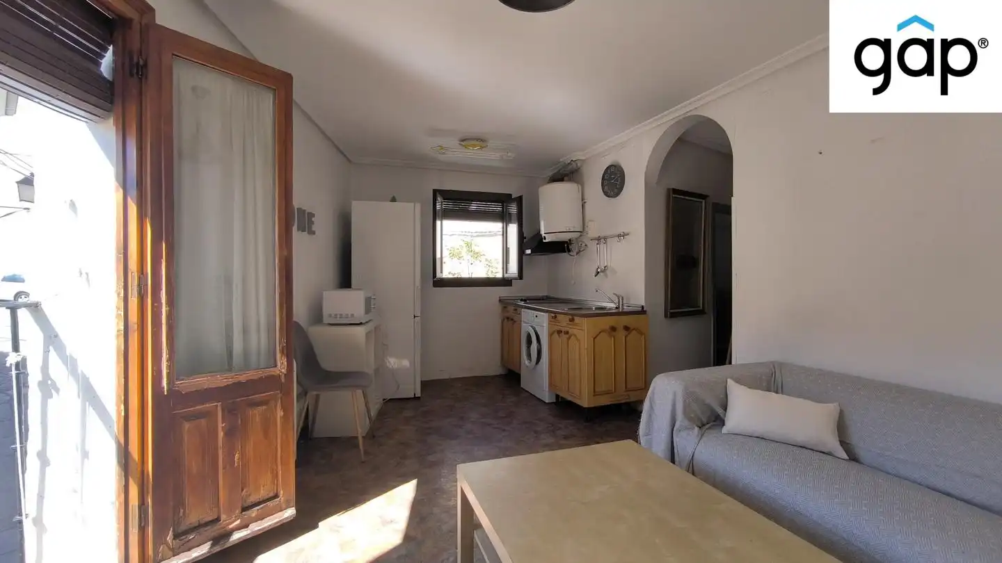 Sala d'estar de Apartament en venda en Cuenca amb Calefacció, Traster i Moblat