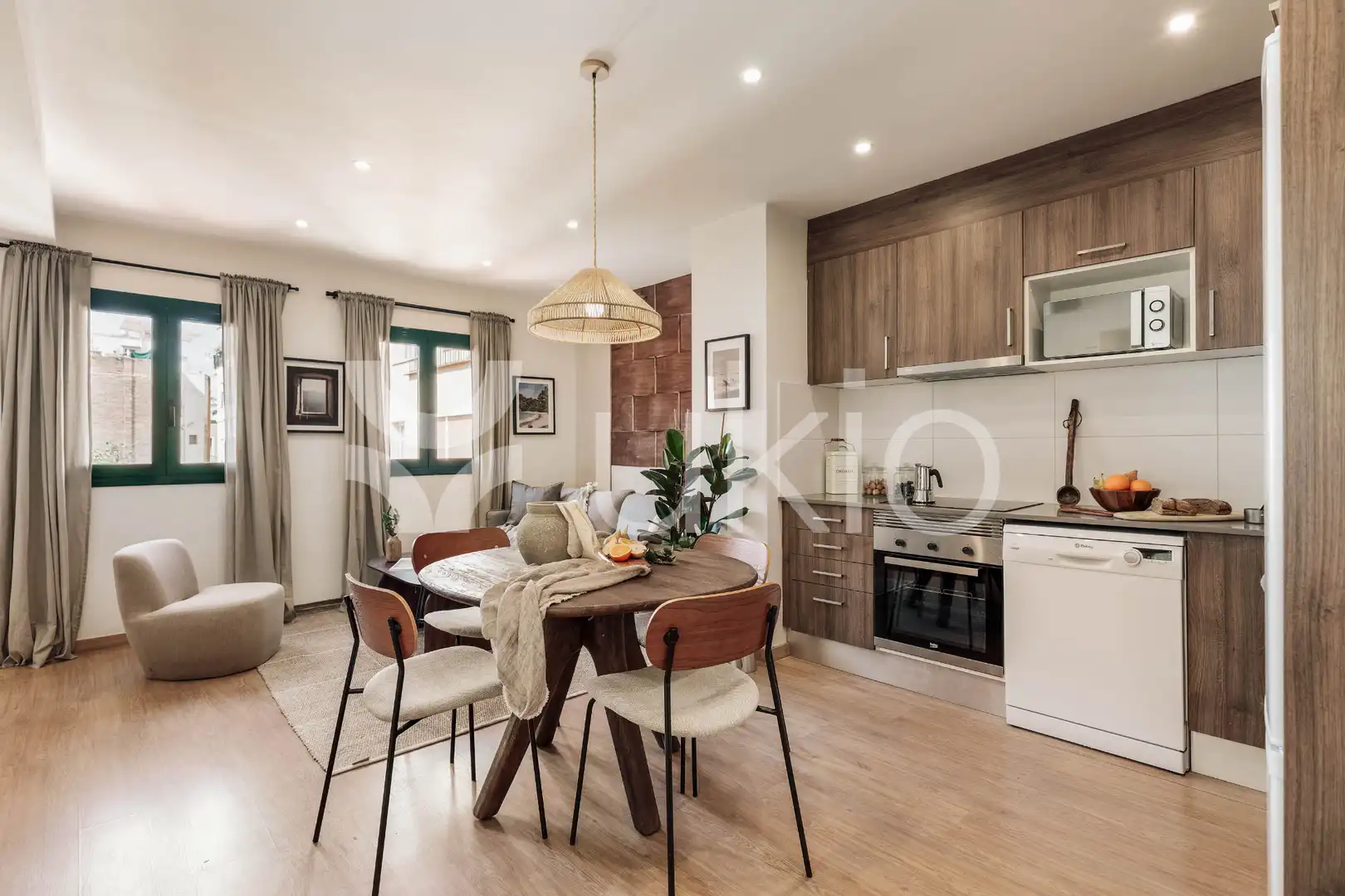 Cuina de Apartament de lloguer en Barcelona amb Aire condicionat, Calefacció i Moblat