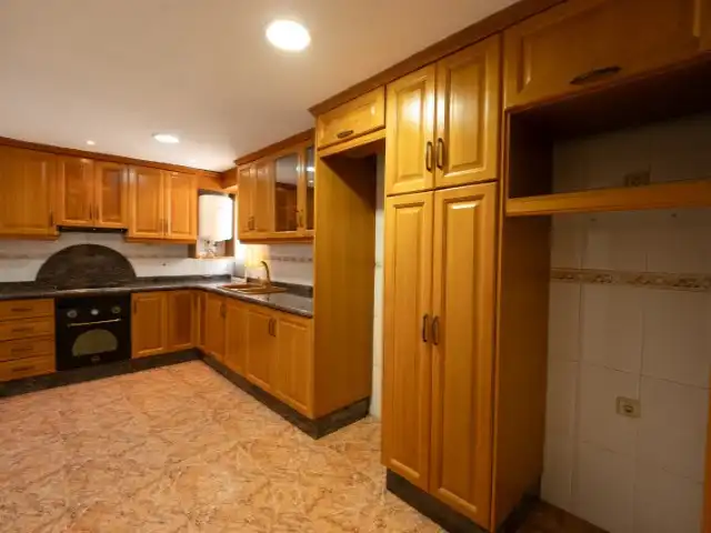 Kitchen of Flat for sale in Burjassot  with Private garden and Balcony