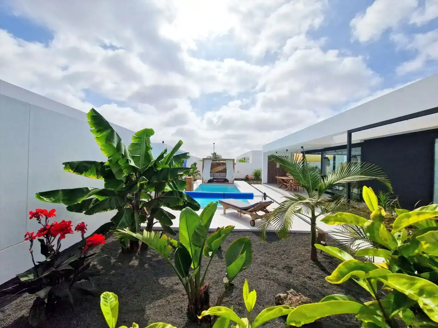 Terrasse von Wohnung zum Verkauf in La Oliva mit Klimaanlage, Privatgarten und Schwimmbad