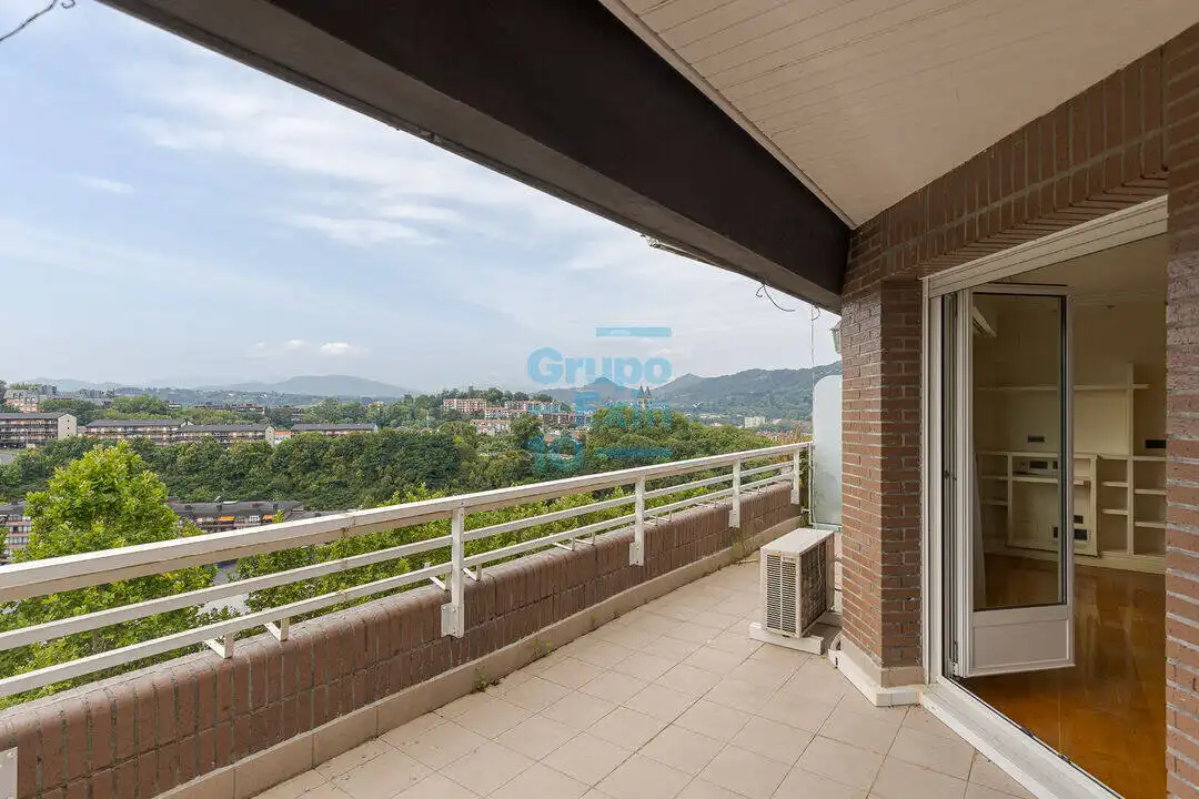 Terrassa de Àtic en venda en Donostia - San Sebastián  amb Calefacció, Terrassa i Piscina