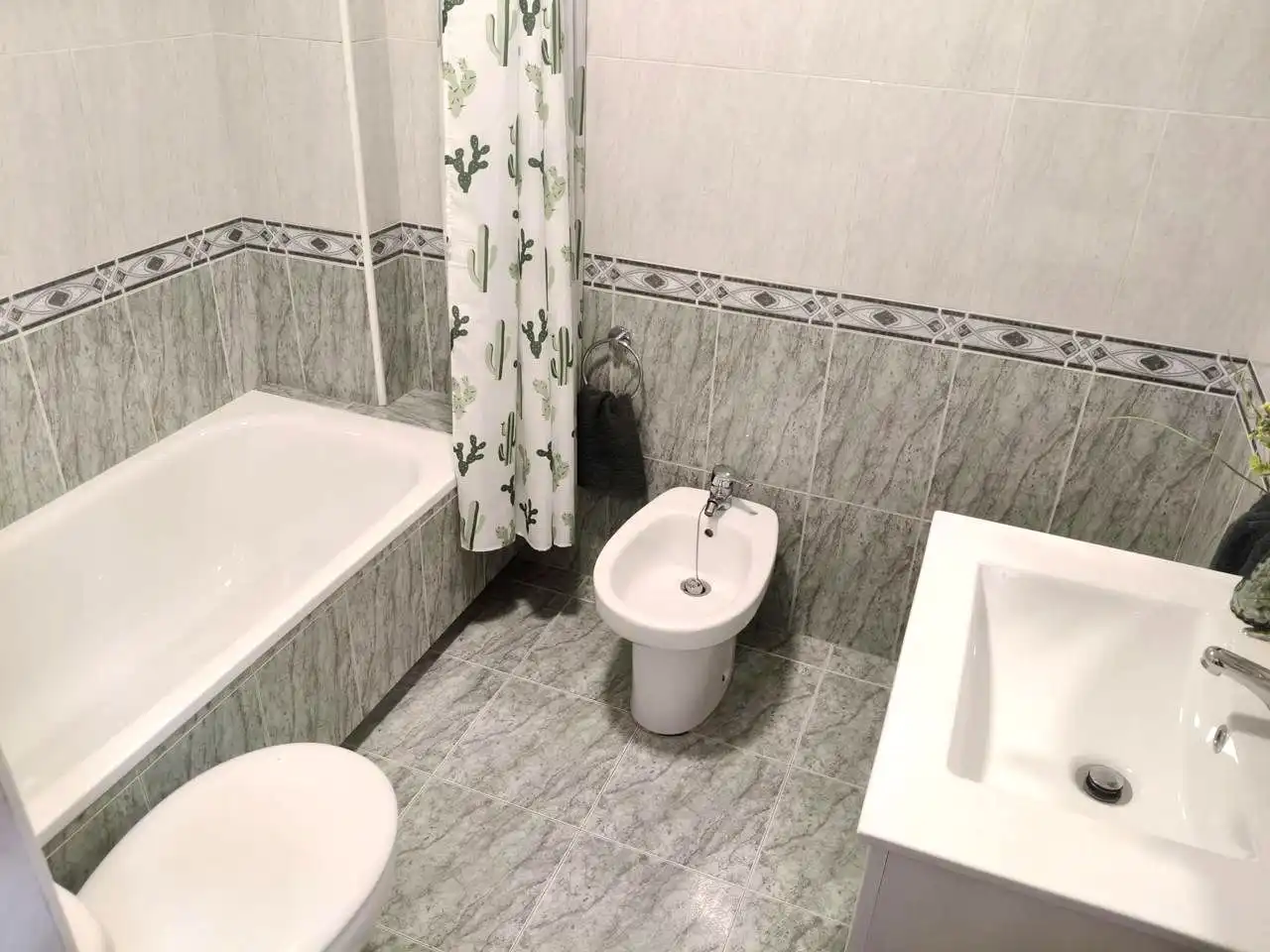 Badezimmer von Erdgeschoss zur Miete in Alhaurín de la Torre mit Klimaanlage und Abstellraum