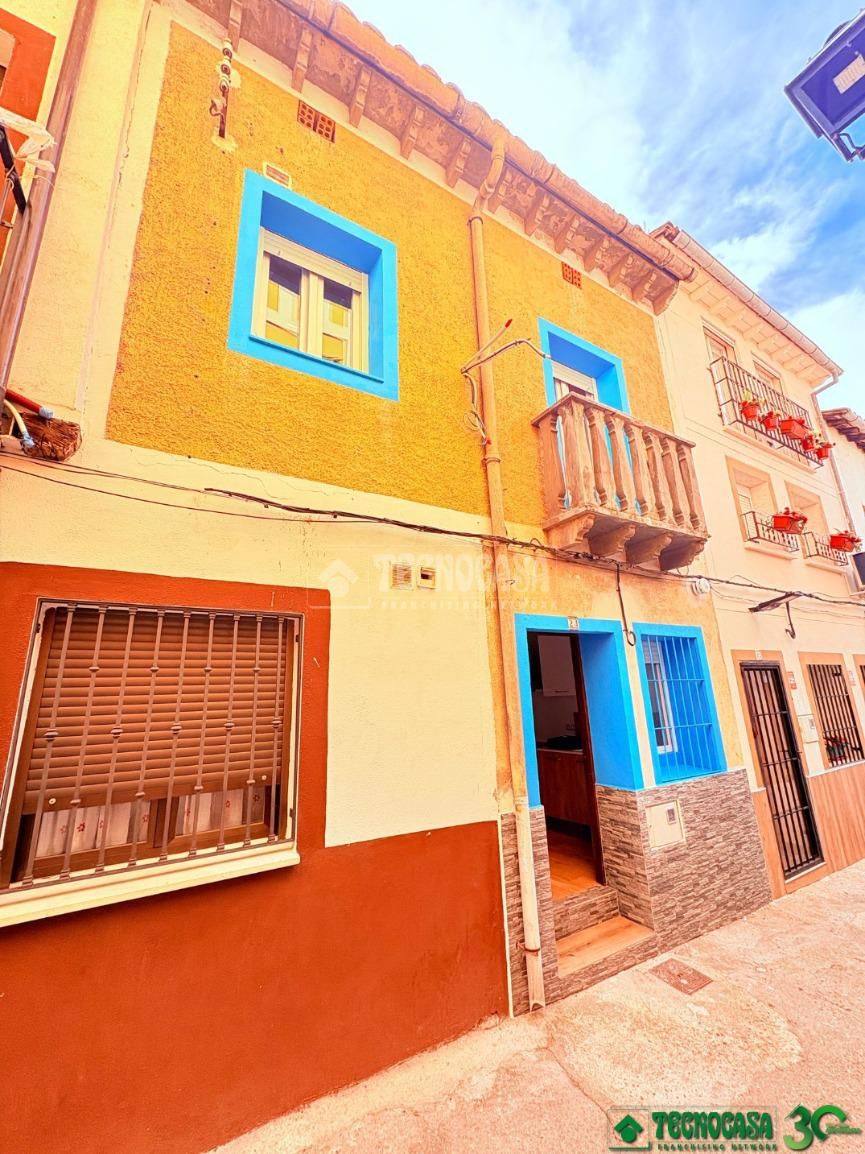 Exterior view of Single-family semi-detached for sale in Candeleda  with Air Conditioner and Heating
