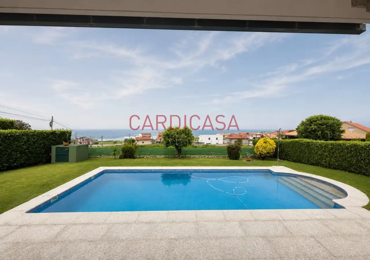 Piscina de Casa o chalet en venta en Oia con Calefacción, Jardín privado y Trastero