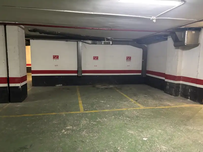 Parkplatz von Garage zur Miete in Zaragoza