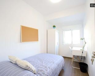 Bedroom of Flat to share in  Valencia Capital  with Air Conditioner and Terrace