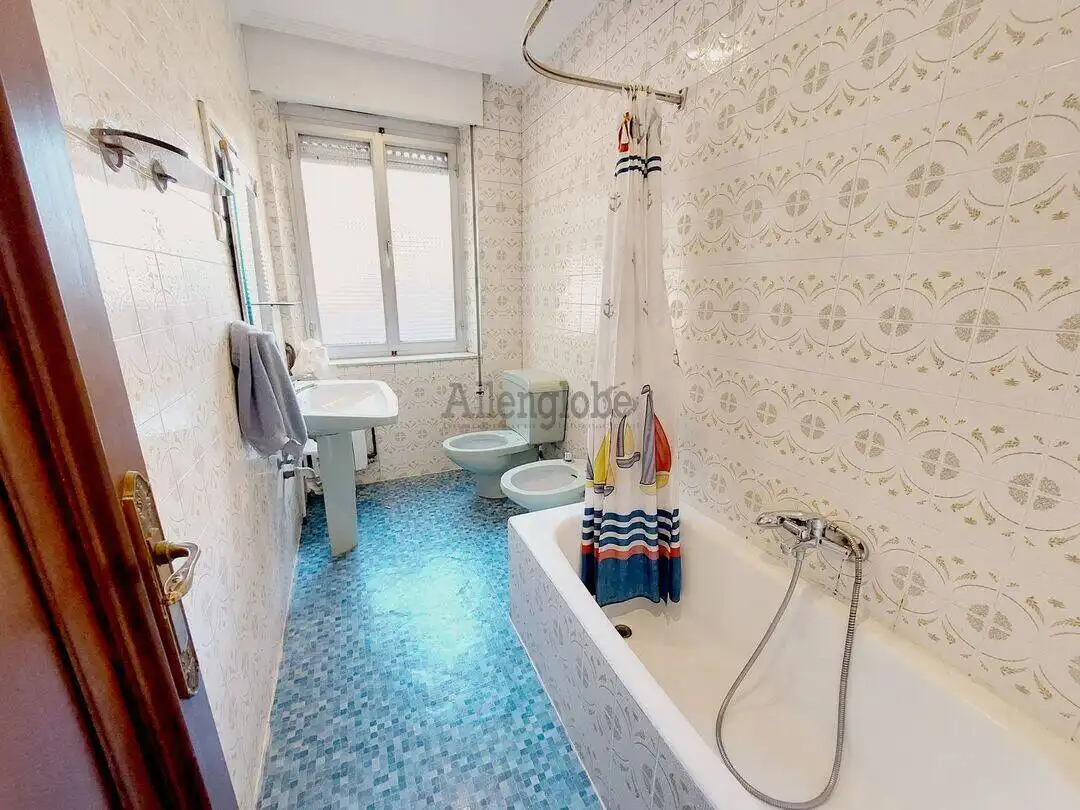 Badezimmer von Wohnung zum Verkauf in Oviedo  mit Heizung und Abstellraum