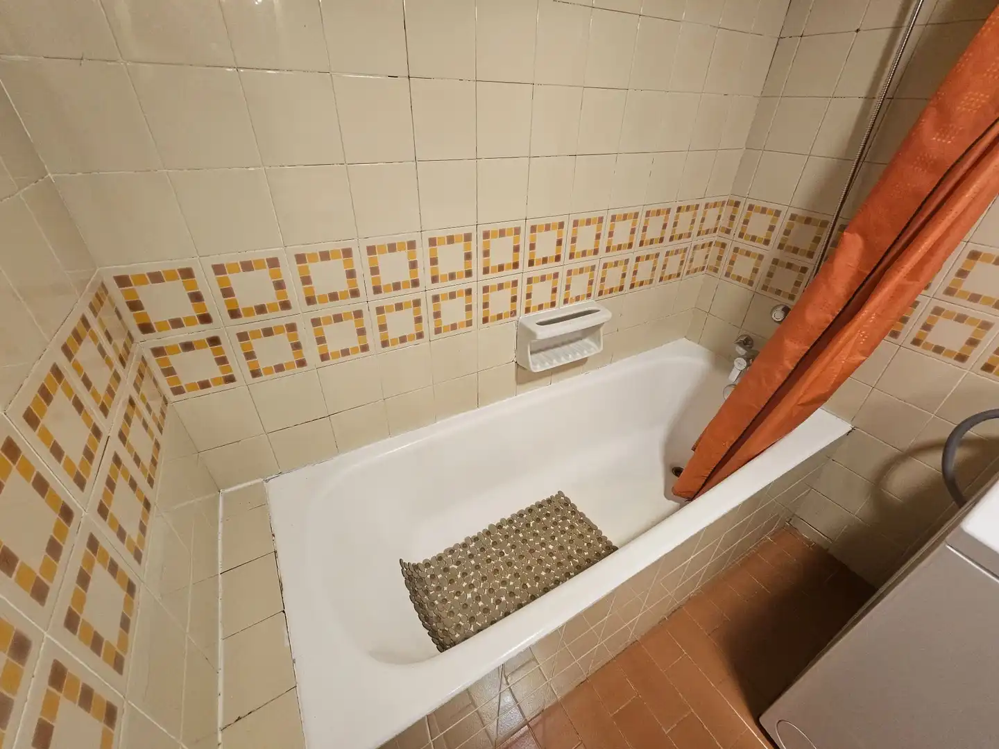 Bany de Apartament de lloguer en Madrid amb Aire condicionat, Calefacció i Terrassa