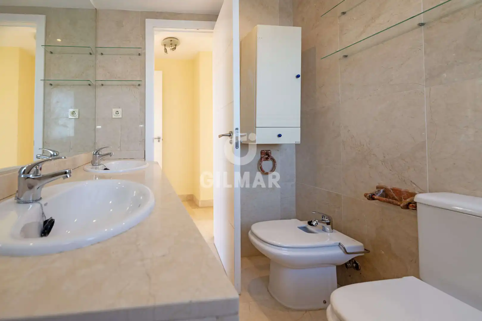 Baño de Dúplex en venta en Estepona con Calefacción, Jardín privado y Piscina