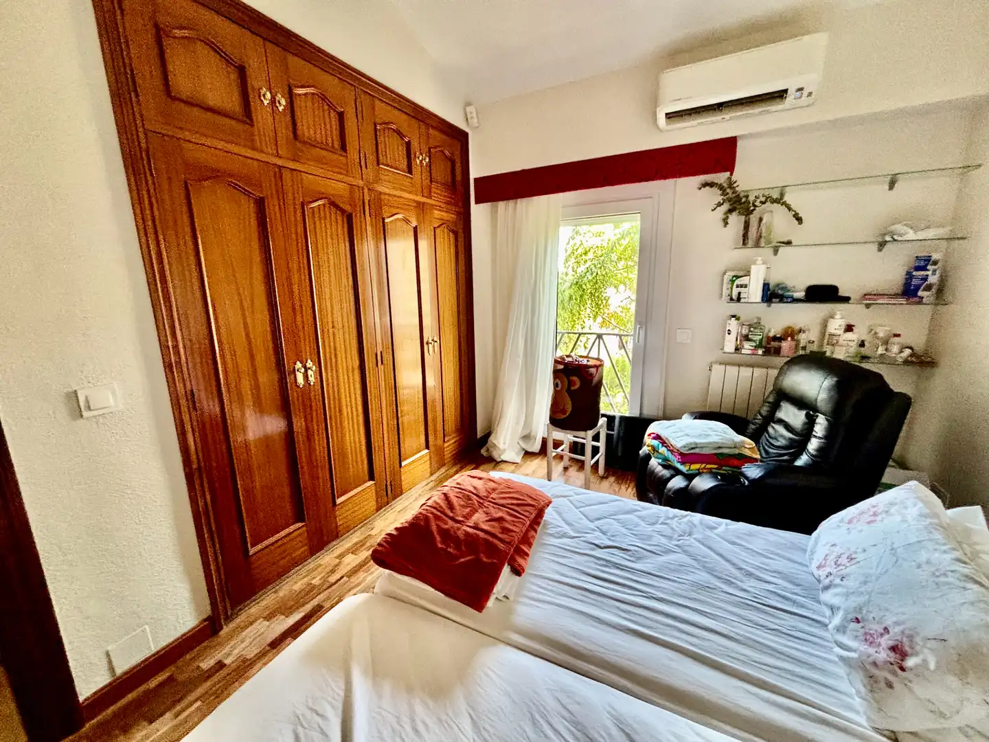 Dormitori de Casa o xalet en venda en Alicante / Alacant amb Aire condicionat, Calefacció i Jardí privat